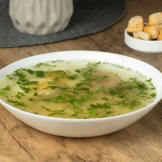 Бульйон із локшиною та куркою