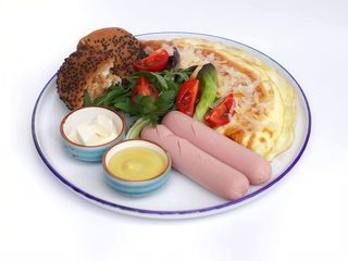 Омлет з сиром чедер та сосисками (380г)