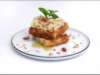 Вафля з бананом, арахісовою пастою та медом (290г)