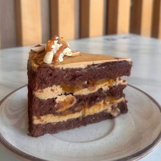 Торт Cнікерс Bulochna