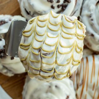 Сінабон з фісташкою та малиною