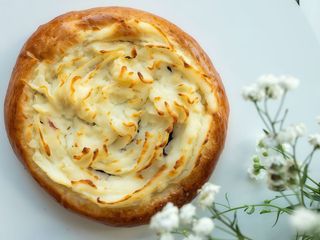 Ватрушка зі смородиною 