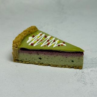 Чізкейк матча-вишня