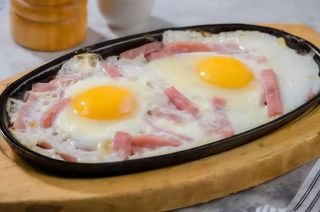 Яєчня з шинкою (150/30г)