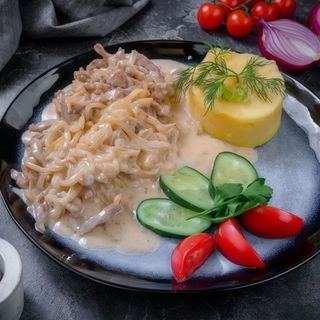 Бефстроганов з пюре (150/200/30)