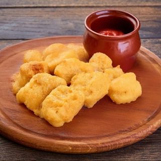 КУРЯЧІ НАГЕТСИ З ЧАСНИКОВИМ СОУСОМ