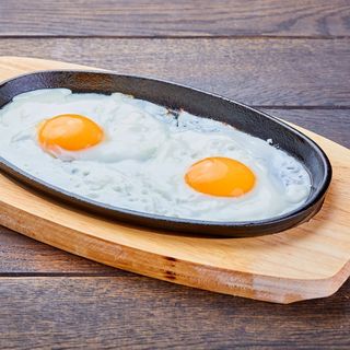 СМАЖЕНІ ЯЙЦЯ