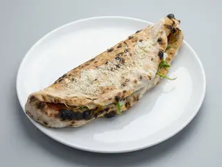 Піца Кальцоне (245г)