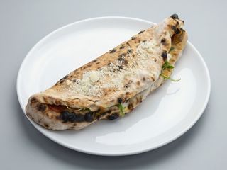 Піца Кальцоне (245г)