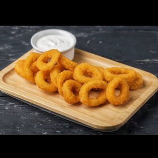 Цибулеві кільця з соусом тартар 200 Грм