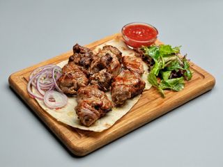 Шашлик свинячий (200/50/30/50г)