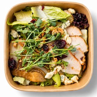 Салат з індичкою та грушею (180/30г)