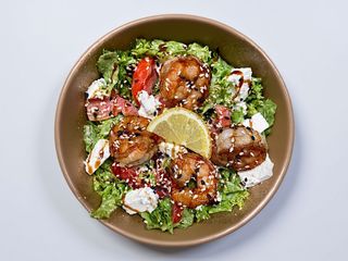 САЛАТ З КРЕВЕТКАМИ  (240 гр)