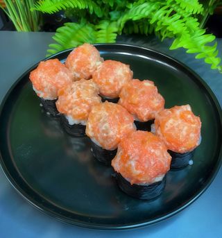 РОЛ СПАЙСІ З ЛОСОСЕМ  (315 гр. 8 шт)