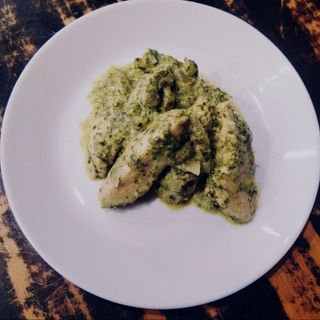 Курча в шпинаті