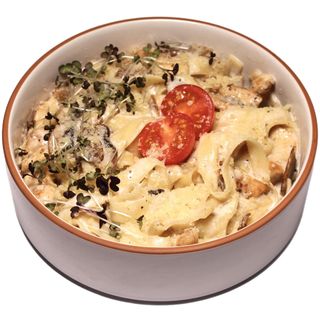 Паста з курячою грудкою та грибами  (320г)