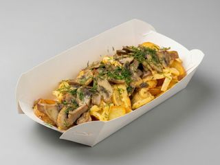 Картопля по-селянськи з грибами та зеленню