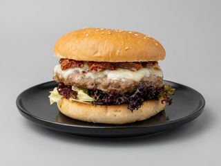 Бургер з вяленими томатами