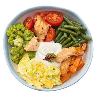 Скрембл з печеним лососем (300г)