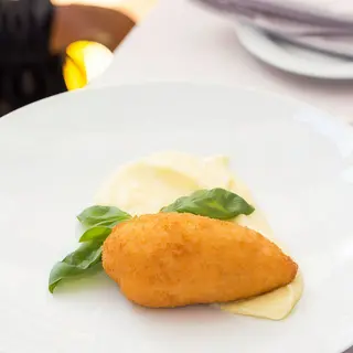 Котлета по-київськи з картопляним пюре (341г)