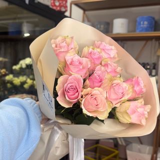 11 рожевих троянд