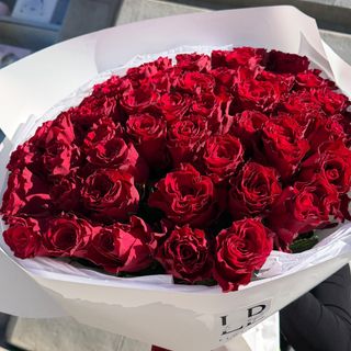 51 червона троянда