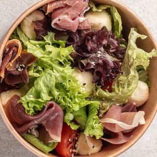 Салат з прошуто