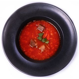 Гострий томатний суп із телятиною та сочевицею