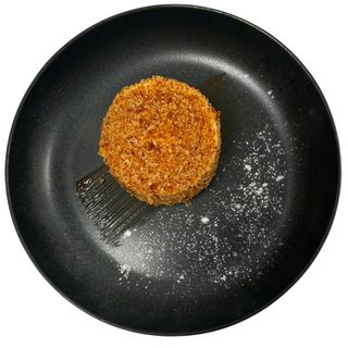 Медовик із солоною карамеллю та горіхами