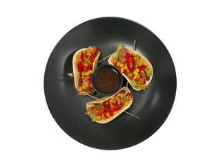 Тако з овочами та нутом