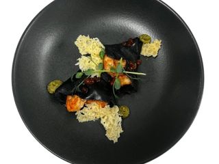 Млинці чорні з креветками