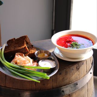 Борщ український з генеральським салом