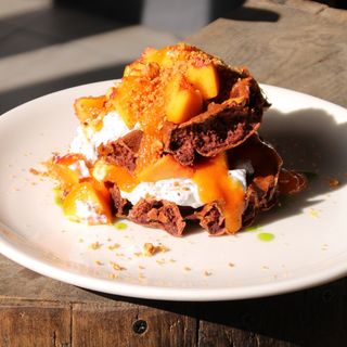 Насіння чіа у йогурті з шароном