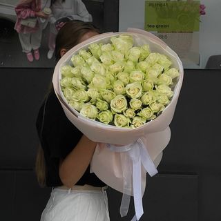 51 троянда White Athena