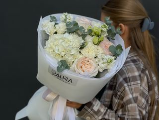 Білий S