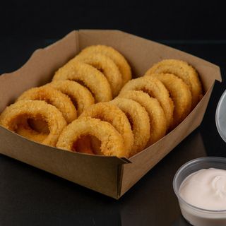 Цибулеві кільця з копченим майо