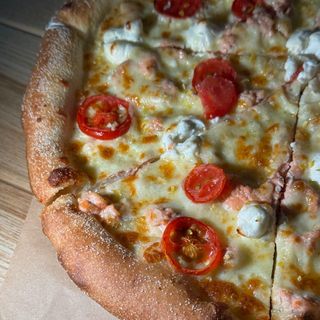 Піца з лососем