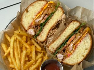 Бургер чікен з фрі