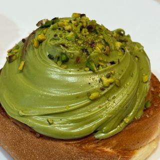 Сінабон з фісташковим кремом