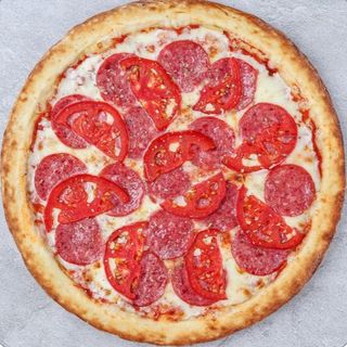 Піца Салямі з томатами