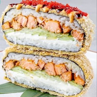 Суші-бургер з лососем теріякі