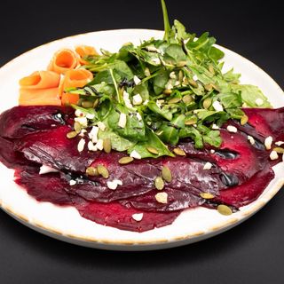 Карпачо з буряка в поєднані з лососем