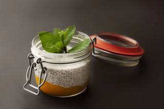 Десерт Пудинг з чіа та манговим пюре (180г)