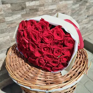 35 червоних троянд Ред Наомі