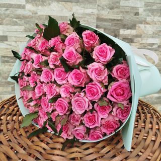 51 рожева троянда сорту Ебігейла 