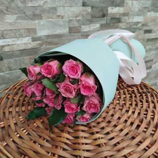 15 рожевих троянд сорту Ебігейла