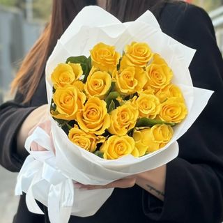 25 жовтих троянд сорту Пені Лейн 