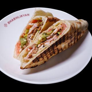 ШАУРМА З КУРКОЮ В БУЛЦІ 420г