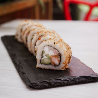 Каліфорнія з креветкою темпура у стружці боніто (310г)