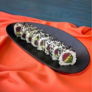 Каліфорнія з тунцем в кунжуті (270г)